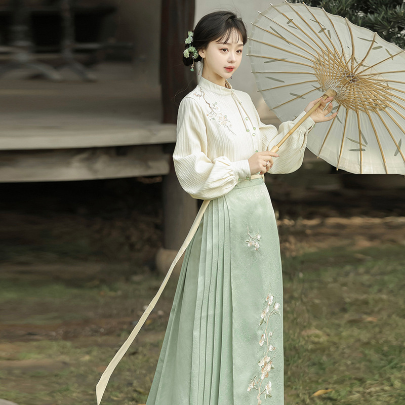 2026 Original Manhua Zhi Hanfu Women's Chinese Style Improved Han Elements Top and Horse Face Skirt Set 8948