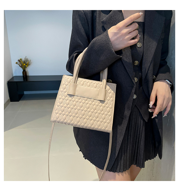 Leisure for women 2024 new item, niche simple diamond grid handbag, fashionable and popular single shoulder crossbody_voghion.com