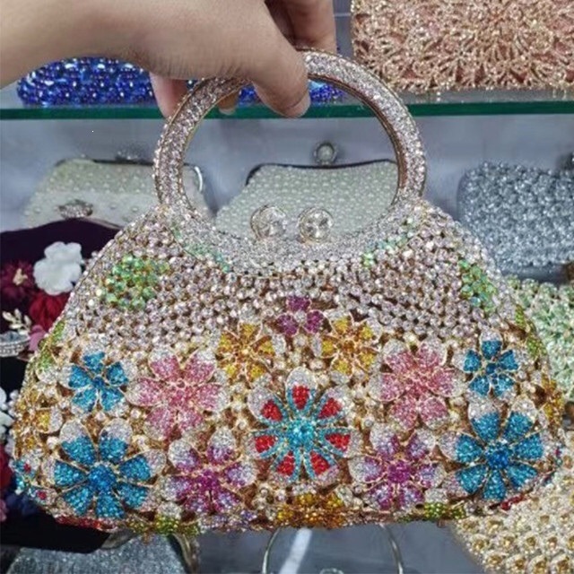 Seleccione estrictamente el nuevo pequeño bolso de diamante de flores bolso de diamante de gran capacidad bolso de banquete portátil bolso de mano para mujeres