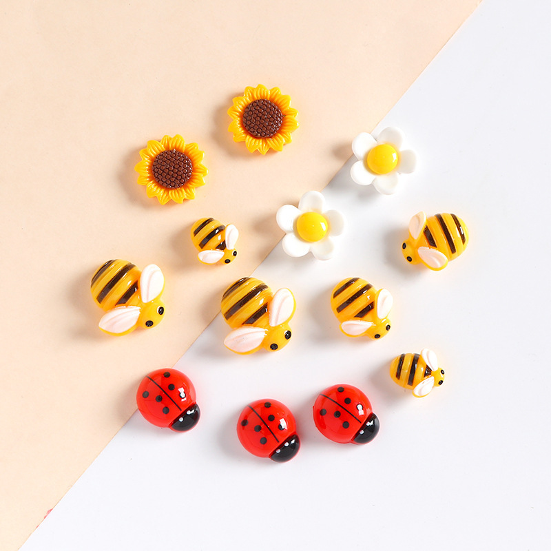Cartoon Bee Sunflower Flower Resin Small Accessories Handmade DIY Cream Glue Phone Case Refrigerator Magnet Material