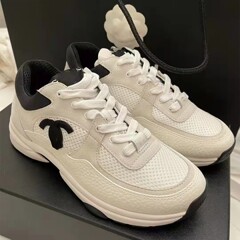 高バージョンの小香風レトロなパンダの白靴2024新商品の松餅靴が低いので、色を合わせてカジュアルな靴を持っています。