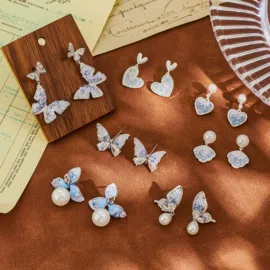 耳钉;项链;耳环