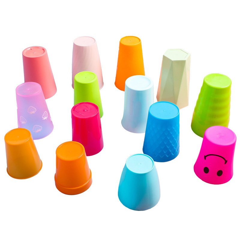 Liquidación: vasos grandes para enjuague bucal, vasos de plástico con caras sonrientes, vasos de boca ancha, vasos para cepillarse los dientes, vasos portátiles para agua, venta al por mayor a un dólar y dos dólares.