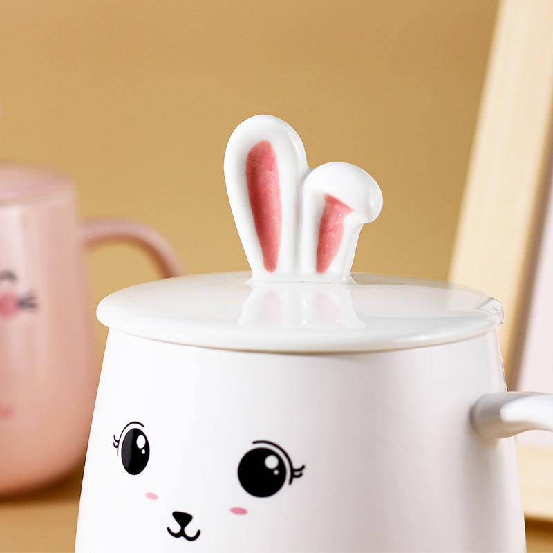 Taza de marca creativa de dibujos animados conejo con tapa taza de cerámica de alta capacidad de taza de agua potable estudiantes de agua al por mayor