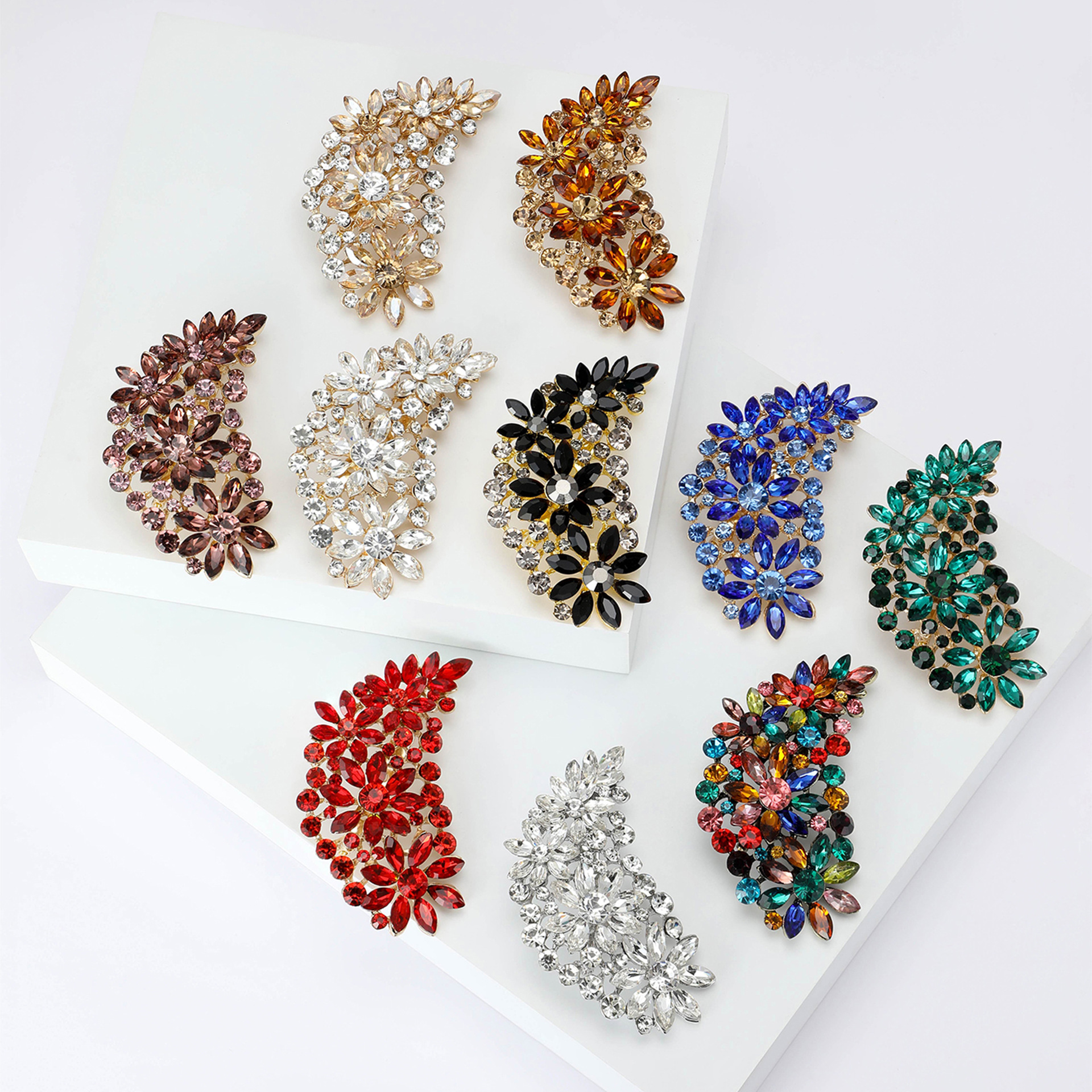 31g Weight Rhinestones Inlay Material Brooches Classification Holiday Occasion Alloy Material Flower Pattern Women's Gender Inlay Design Elegant Style Elegant Pin Flower Alloy Inlay Rhinestones Women's Brooches 1
