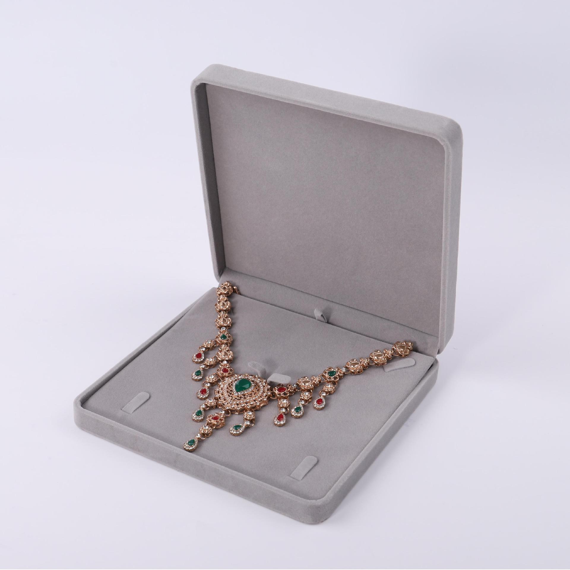 Fuente fábrica venta directa franela joyería caja de embalaje collar pendientes caja de anillo pulsera colgante caja de cadena de mano al por mayor