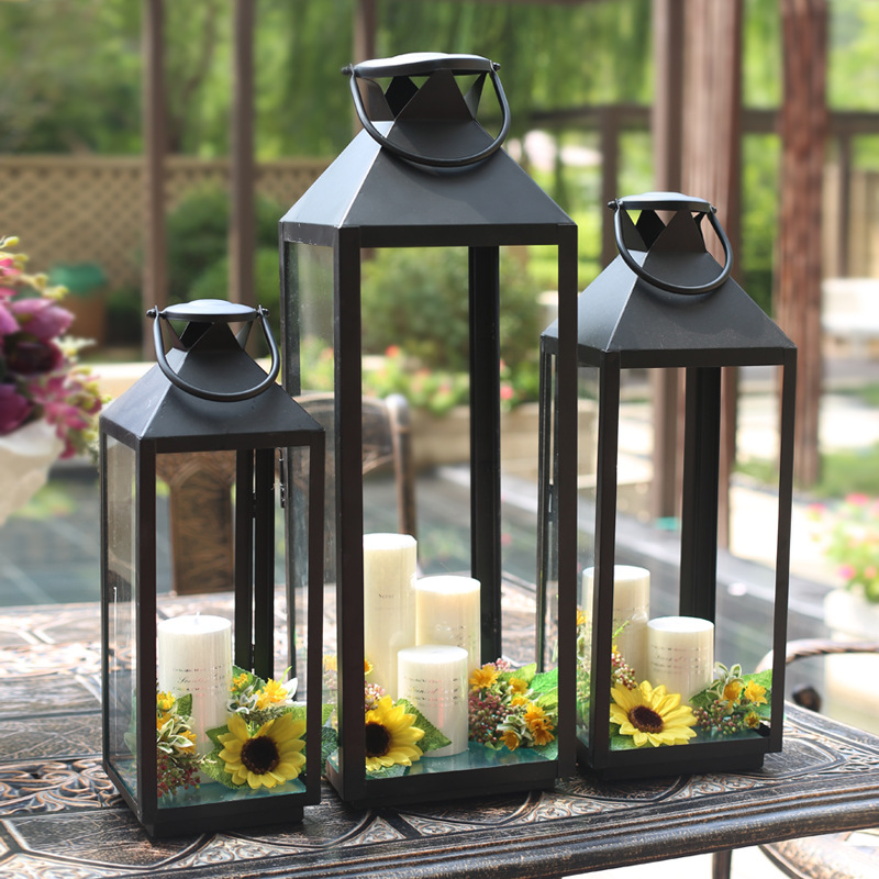Fábrica tienda spot mayorista lámpara de viento de hierro forjado estilo europeo al aire libre piso de vidrio candelabros decoración de patio modelo candelabros