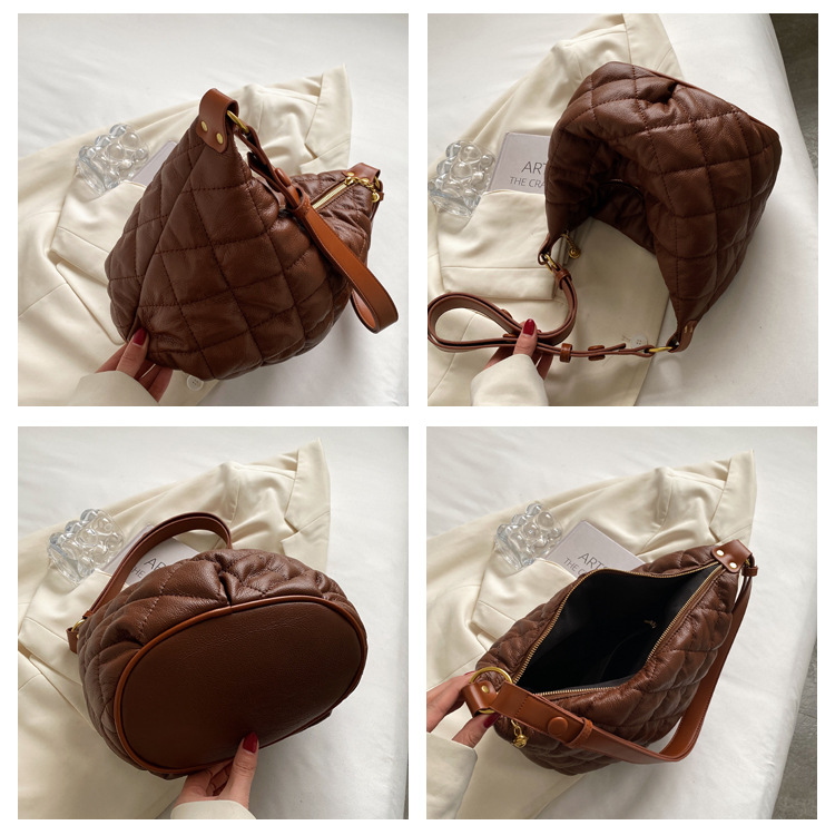 simple bag large capacity new fashion soft leather Lingge single shoulder messenger bagpicture17