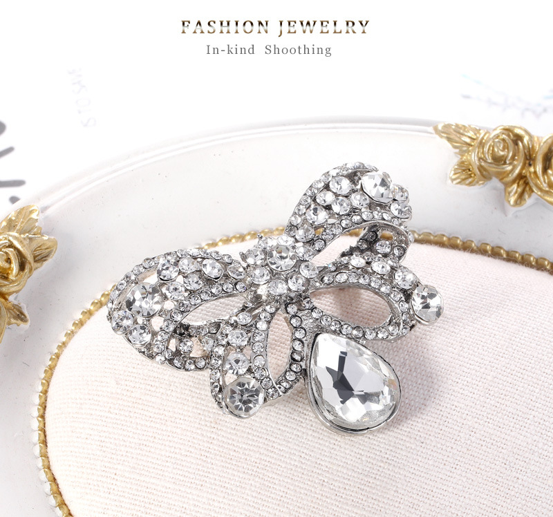Wholesale Fashion Bow Alloy Inlaid White Rhinestone Brooch Nihaojewelry display picture 6
