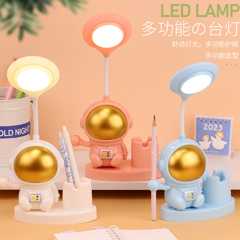 Lámpara de escritorio recargable con diseño de astronauta de dibujos animados para estudiantes, protección ocular LED, pequeño regalo para niños, logotipo personalizable, divertida