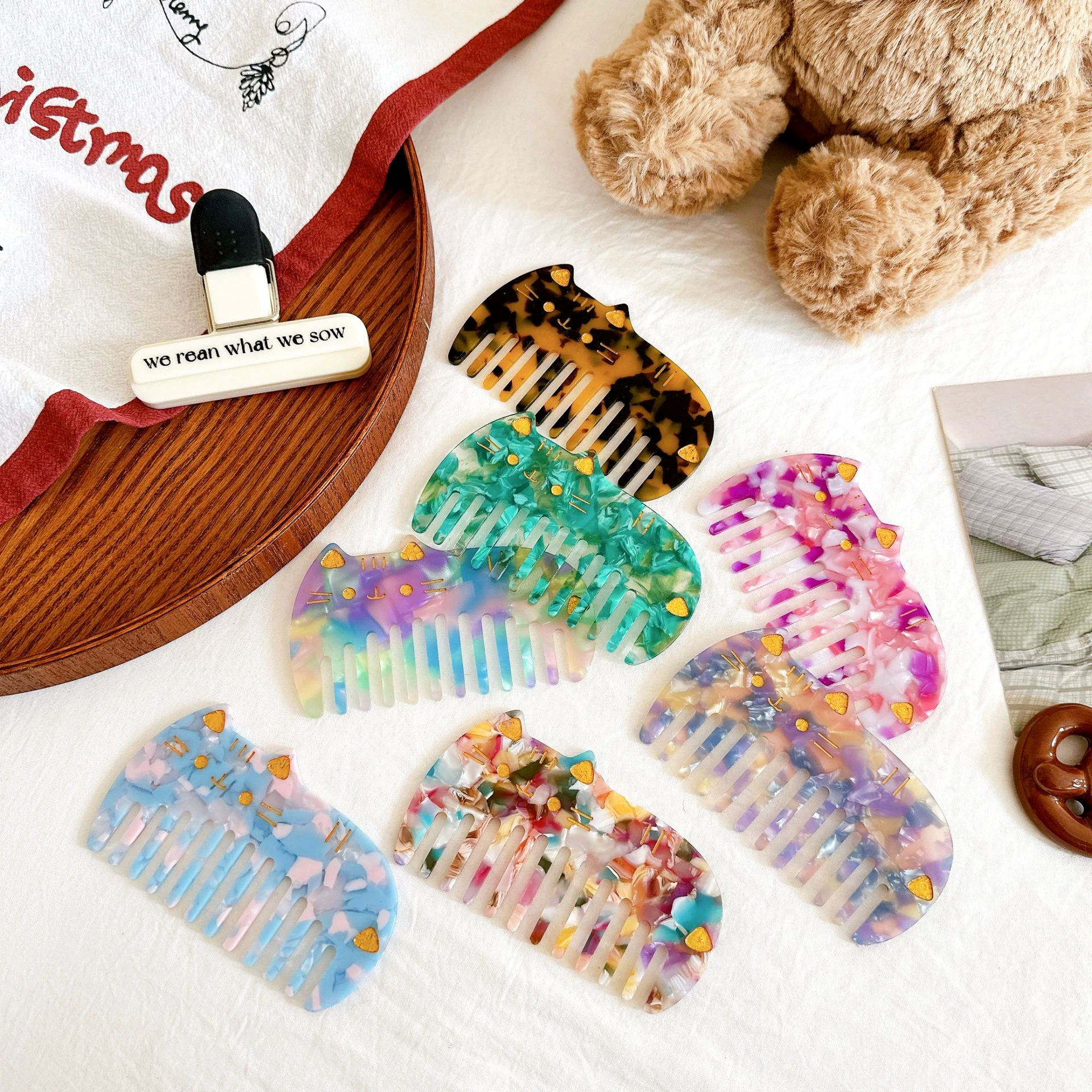 Hairgrip, shark, brush, plastic mirror, custom-made