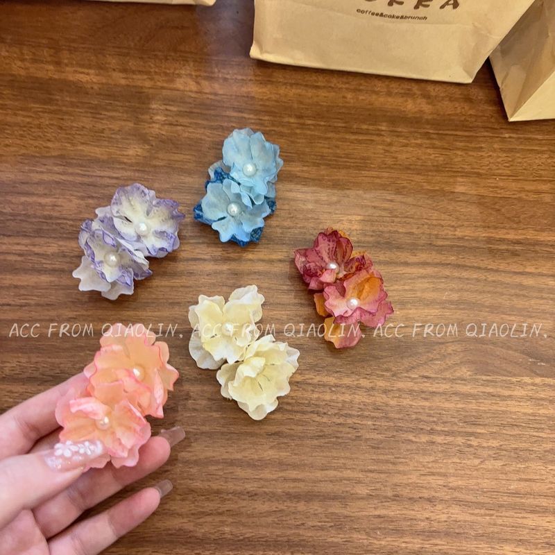 Fresh and Elegant Hydrangea Flower Hairpin Vacation Atmosphere Headwear Side Chuck Flower Broken Hairpin Photo Hair Accessories for Women Fresh and Elegant Hydrangea Flower Hairpin Vacation Atmosphere Headwear Side Chuck Flower Broken Hairpin Photo Hair Accessories for Women