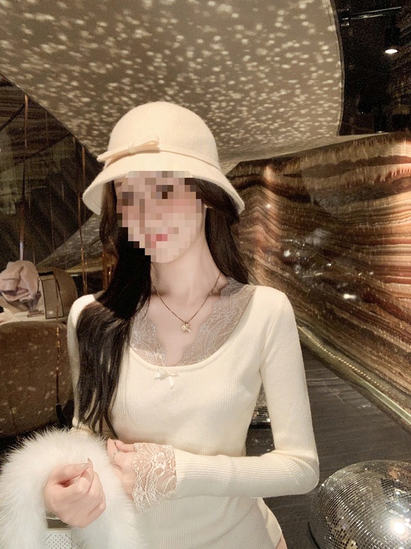 鱼兔子的兔子 小香风蕾丝拼接针织上衣女2025春秋新款修身打底衫|undefined