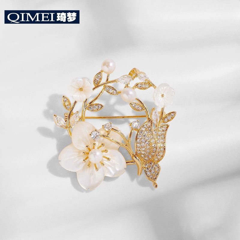 Conchas naturales mariposa universal broche de taladro temperamento femenino minimalista accesorios de pin de moda anti-luz dulce pecho de cobre