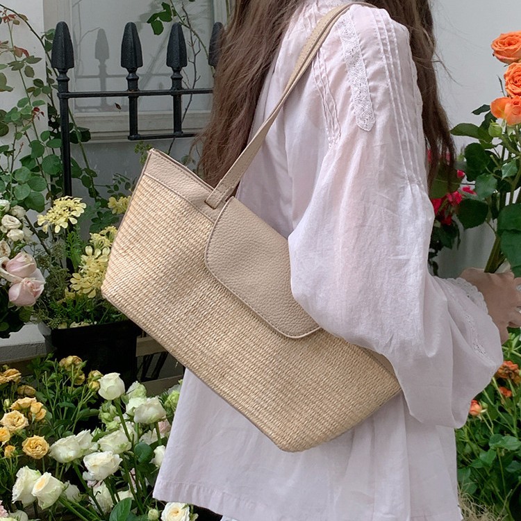 Handmade Rattan Shoulder Bag With Leather Trim And Seagrass_voghion.com