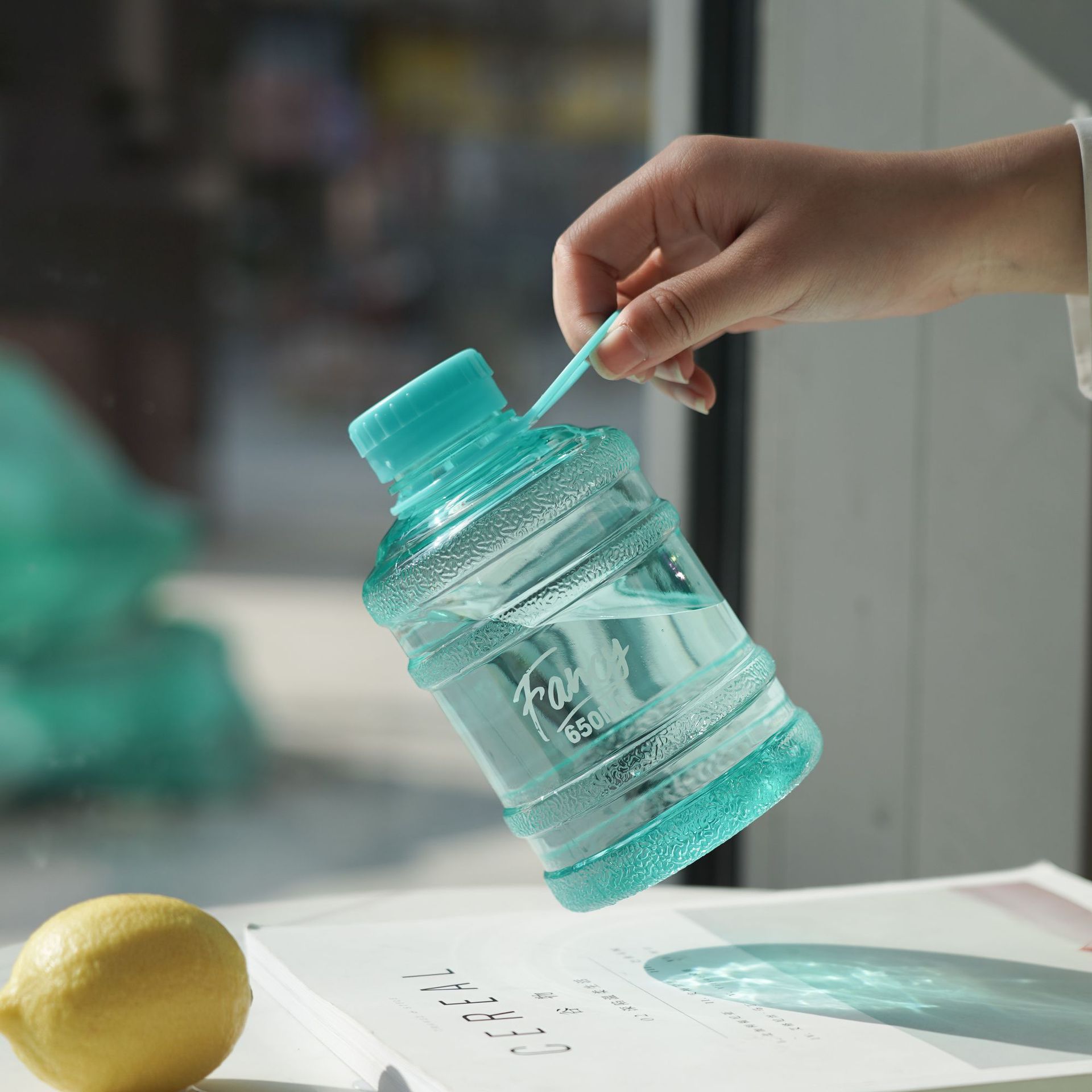 新款户外大容量塑料运动水壶健身便携透明学生水杯批发