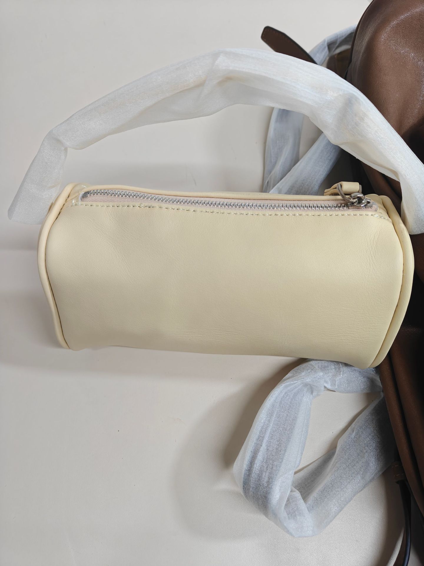 즉시 배송 가능한 소가죽 연한 노란색