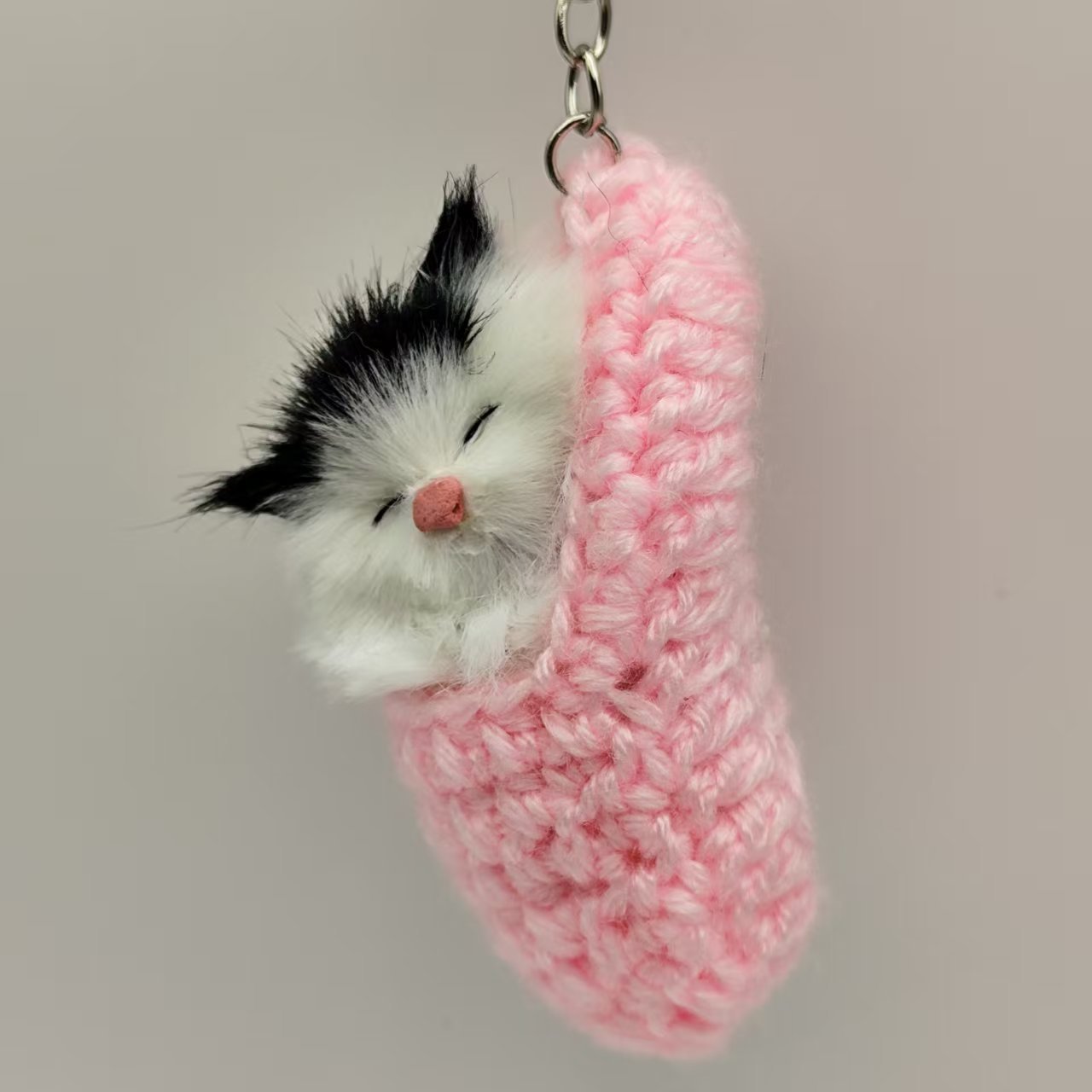 Llavero de peluche con diseño de gato durmiendo, colgante para bolso, teléfono, cordón para coche, pequeño regalo de animales, regalo navideño
