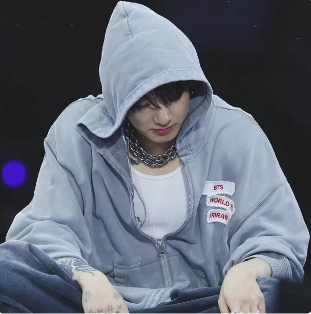 ARIRANG WORLD TOUR Tian Zhengguo Tour Trendy Clothing Bangtan Boys Gray Distressed Hoodie ARIRANG WORLD TOUR Tian Zhengguo Tour Trendy Clothing Bangtan Boys Gray Distressed Hoodie
