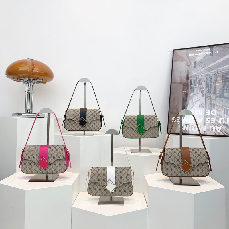 2024 nuevo bolso de axila de un solo hombro de estilo occidental de moda simple bolso cuadrado pequeño de viaje hermoso bolso de mensajero casual mujer