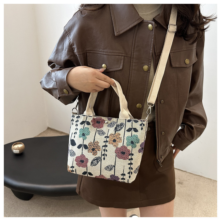 Canvas bag for women 2024 New large-capacity handbag, printed tote bag, niche design, artistic single-shoulder bag for work undefined