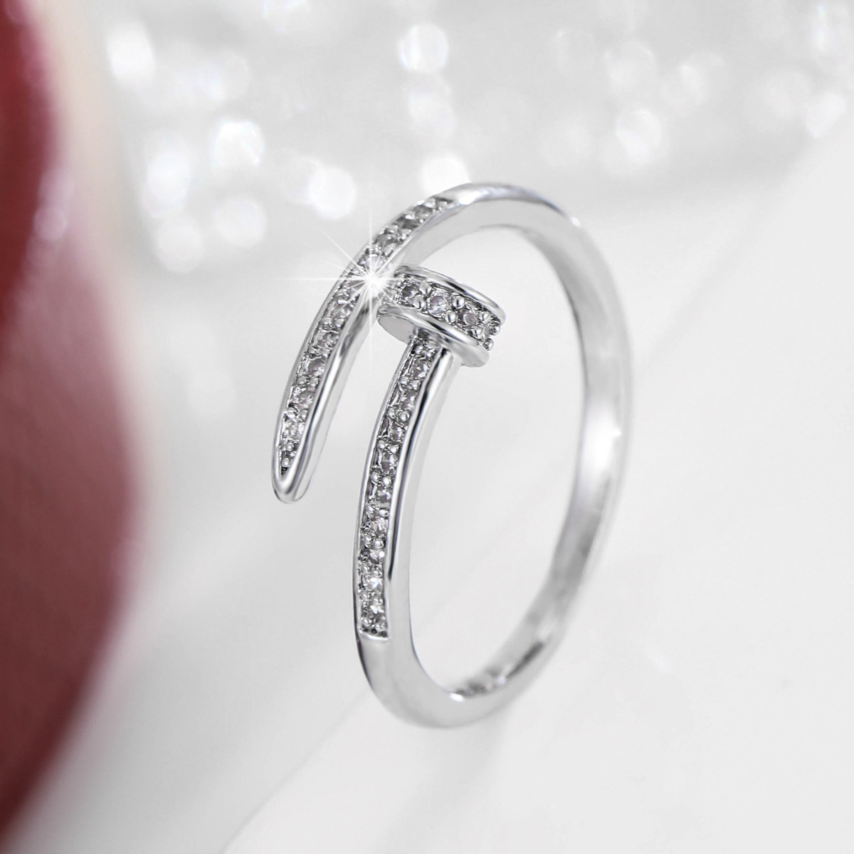 Hochwertiges Mikro-Pavé-Zirkonia-18K-Goldplattierter Nagel-Armband für Damen, europäisch-amerikanischer Luxus-Nischendesign
