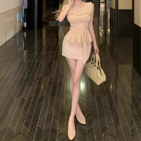 蕾丝拼接绑带修身方领无袖上衣女夏季纯欲风套装包臀半身裙两件套