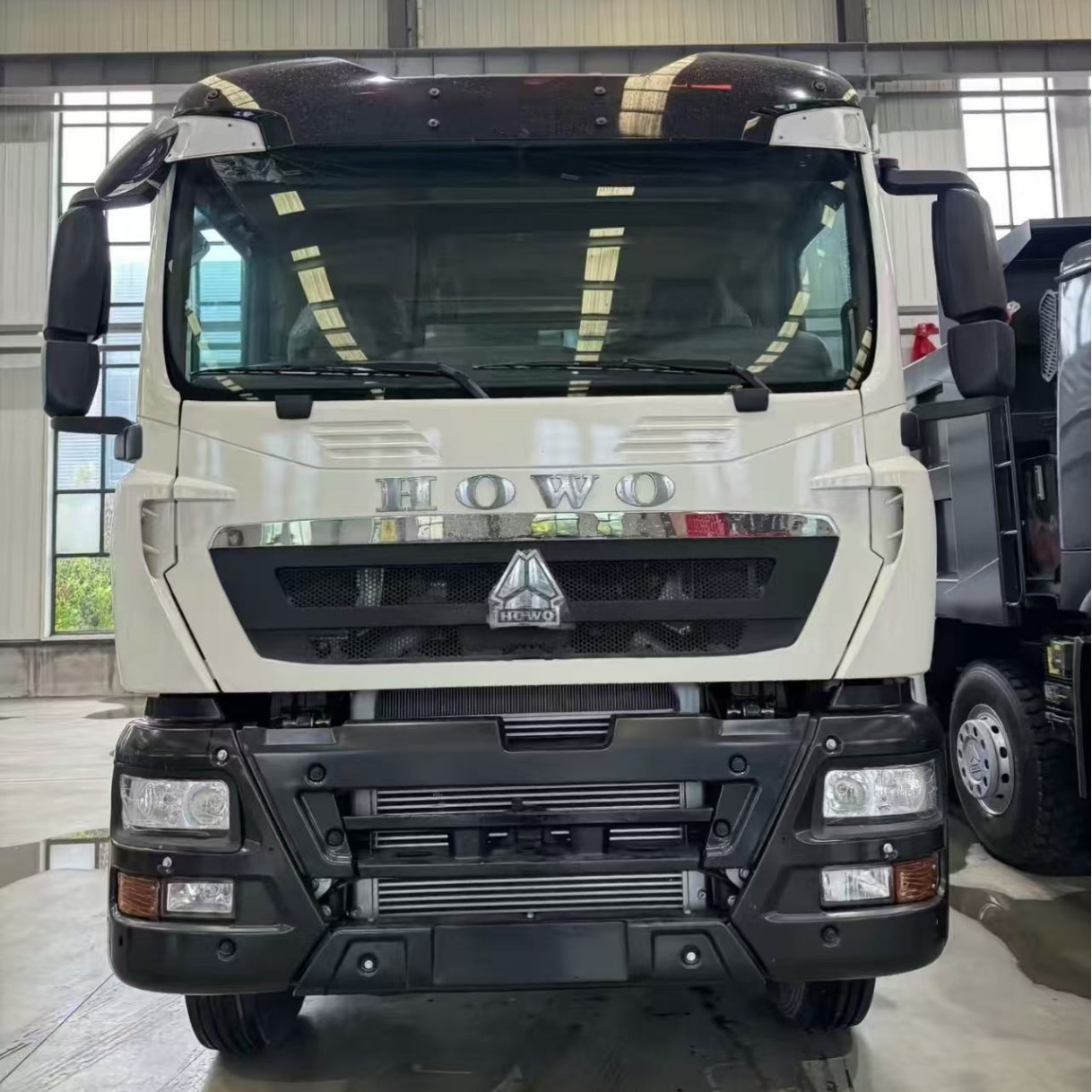 Cross-border Sinotruk HOWO TX Dump Truck, High Horsepower, Left and Right Steering Options, Mining Sand and Gravel Transport Tipper Truck