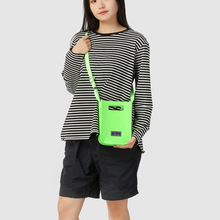 时尚小方包女2025新款简约设计彩色糖果方块包毛毡包个性时尚小包