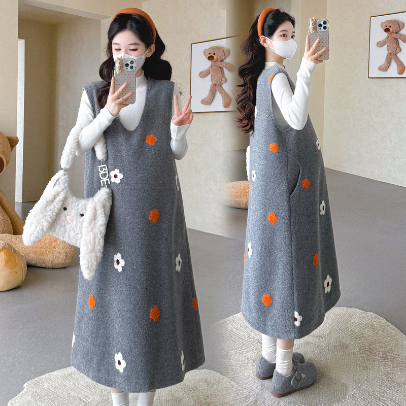 Gray Korean Style Cute and Playful Floral Woolen Vest Dress 2025 Autumn and Winter New Relaxed Maternity Two-Piece Set