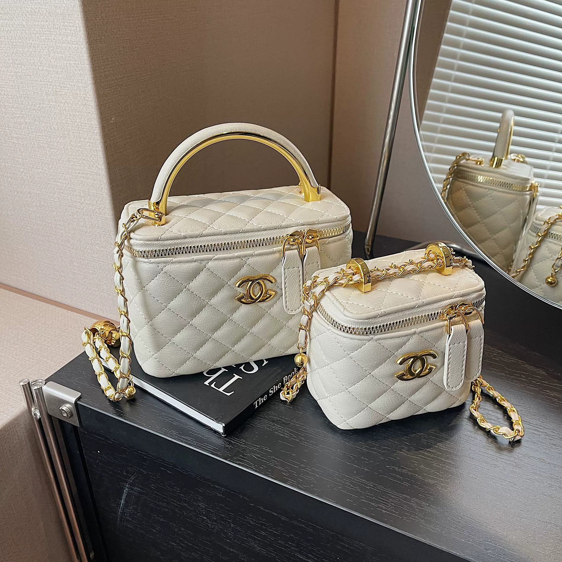 Весна и лето новая маленькая квадратная сумка женская дикая текстурная цепочка сумка модная маленькая ароматная водяная сумка на плечо