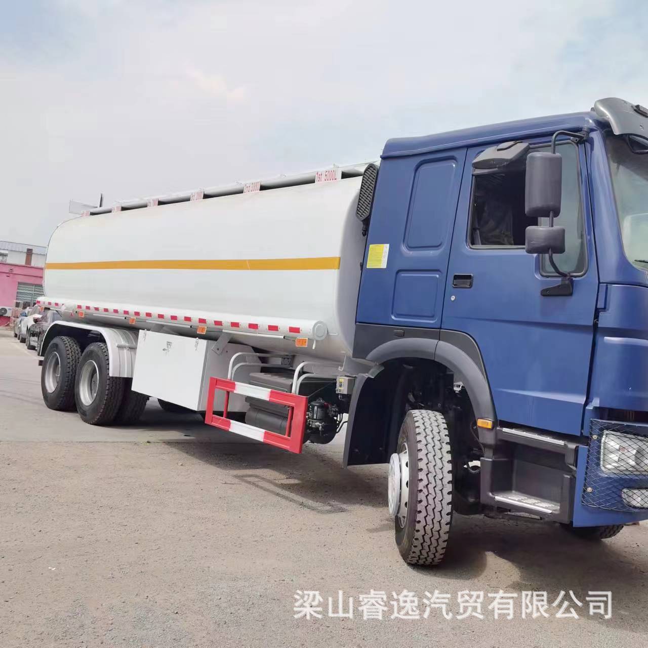 跨境直销二手豪沃油罐半挂车危险品运输半挂车25立方油罐车