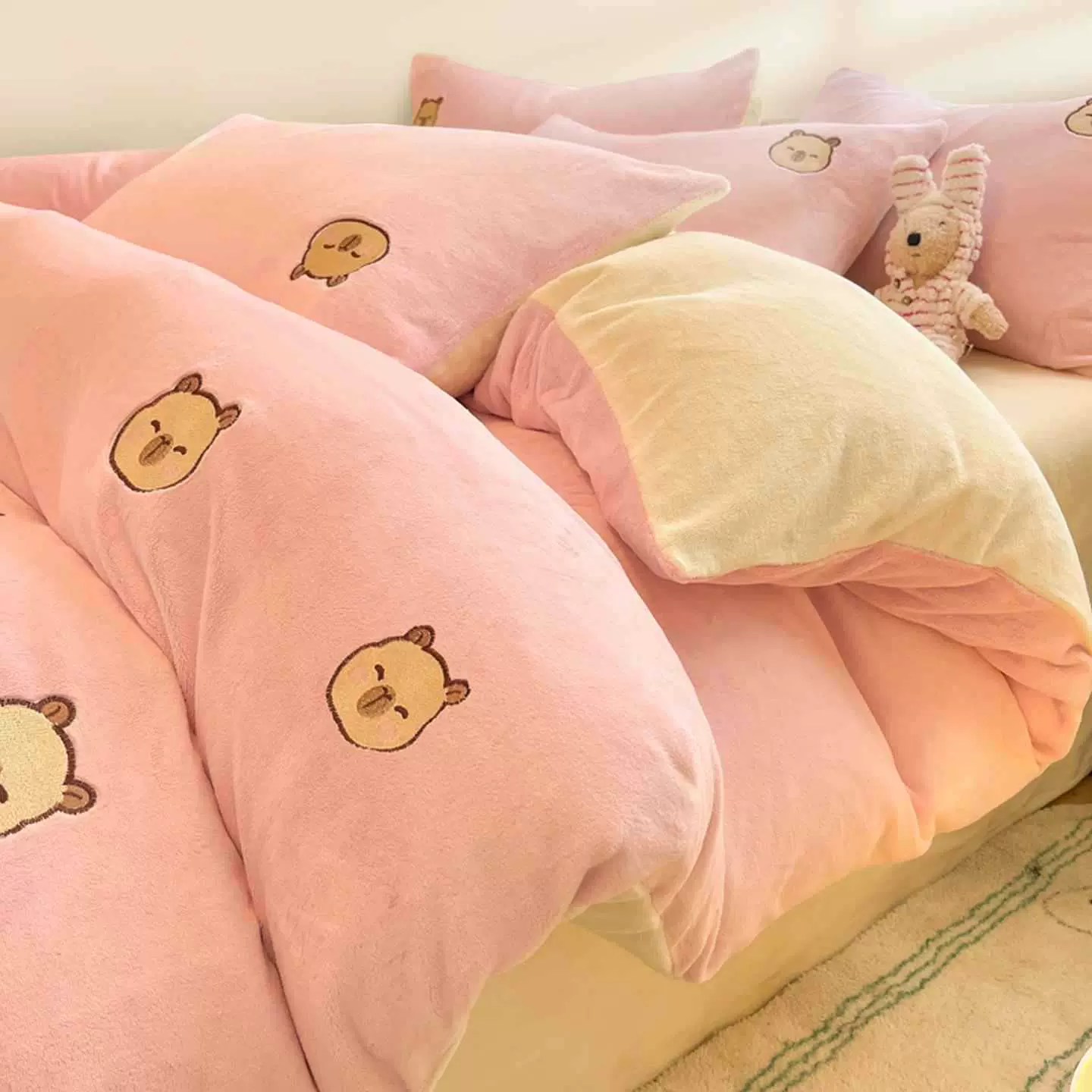 绣花牛奶绒床上四件套2025款珊瑚绒加厚保暖床单被套罩三件套床品