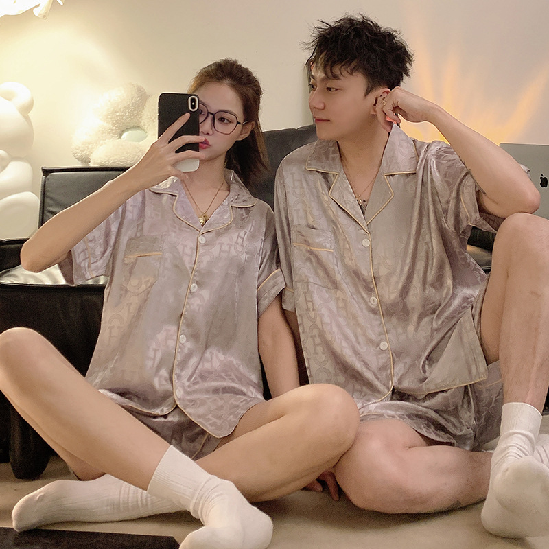 Pajamas de pareja de seda de alto nivel de verano de mujeres de manga corta grande set de seda delgada de verano ropa para el hogar de hombres
