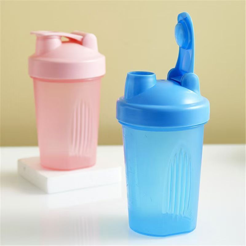 Taza de agitación resistente a altas temperaturas de verano deportivo fitness al aire libre de grado alimenticio pp taza de plástico regalo logo personalizado taza de agua