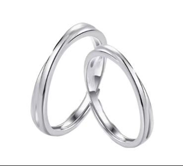 Bronce chapado al vacío no decolor Mobius anillo de nicho femenino diseño de pareja anillo de lujo ligero fábrica especial