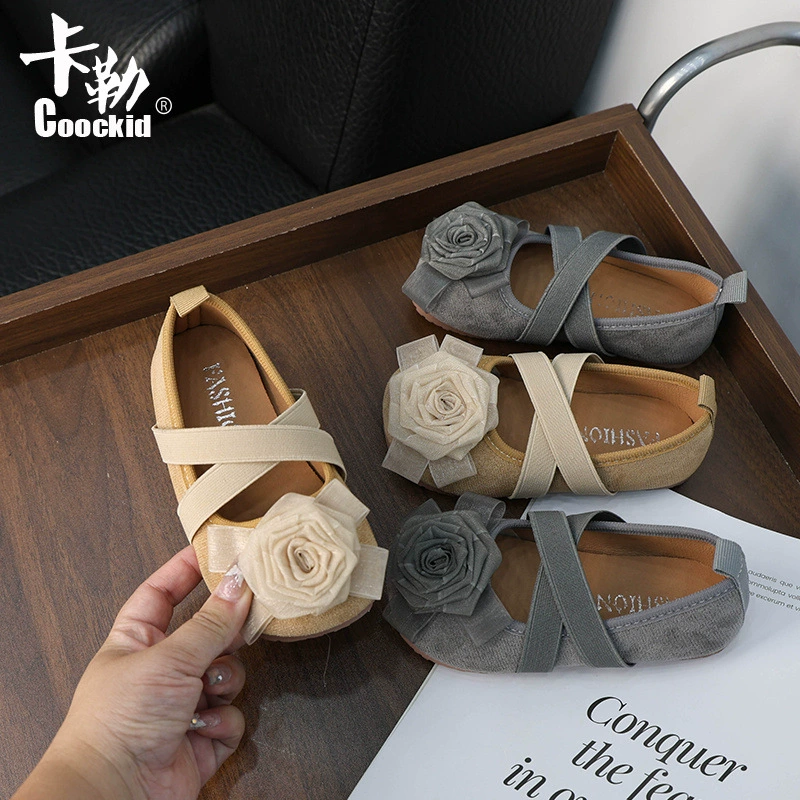 Маленькая девочка кружевная цветочная принцесса одиночные туфли 2024 весна и осень новые маленькие кожаные туфли для девочек модные туфли