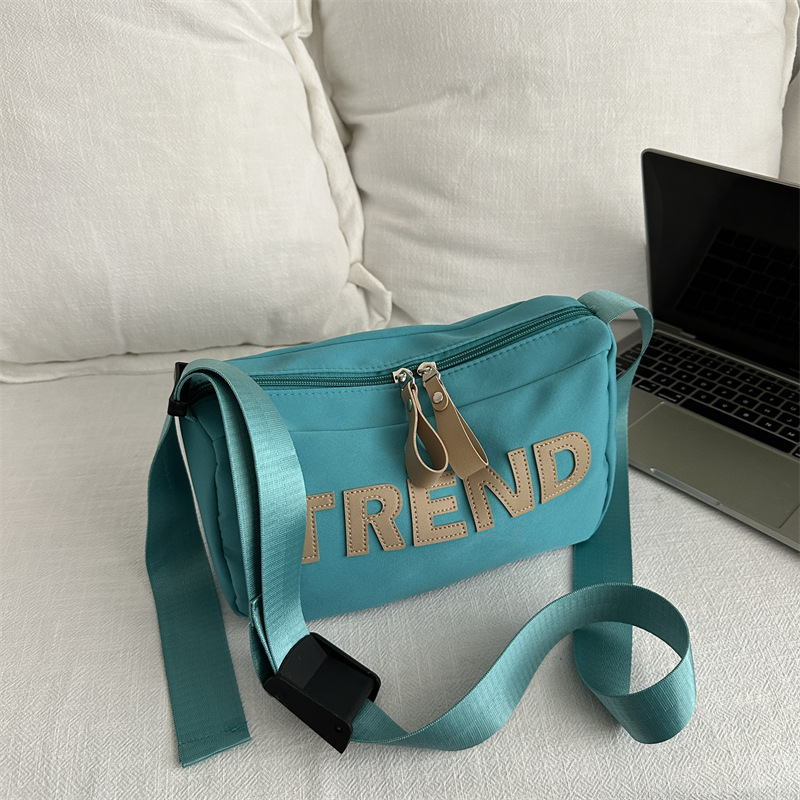 Bolsas de moda de tendencia de primavera 2024 nuevas bolsas deportivas de lujo ligero coreano de gran capacidad para salir