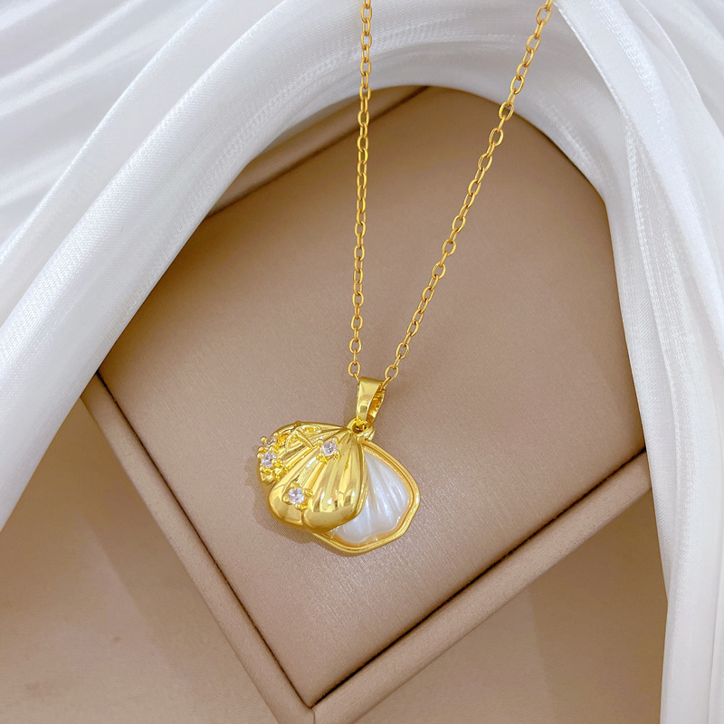 Gorgeous Pearl Shell Necklace With Full Diamond And Titanium Steel_voghion.com