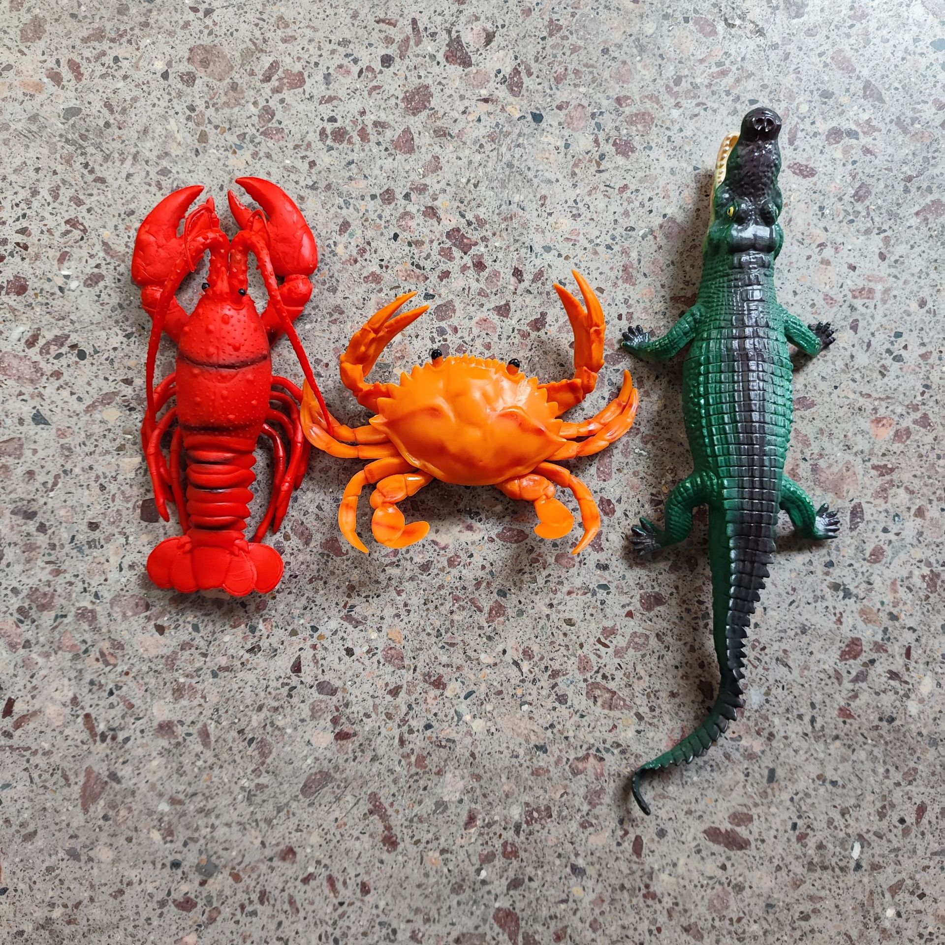 海洋橡胶动物仿真大龙虾 螃蟹海边热卖可发声惨叫整蛊玩具批发