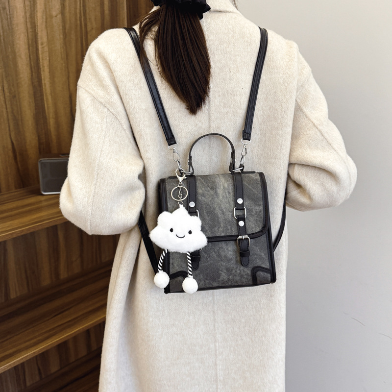 Este año, la popularidad de la mochila de mujeres de nicho 2024 nueva mochila de estilo universal, mini mochila de viaje de moda.