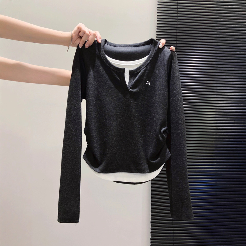 Long-Sleeve T-Shirt for Women with Slightly Chubby Shoulders, Early Autumn Design with Niche Embroidery, Plus-Size Base Layer Top to Cover the Flesh Long-Sleeve T-Shirt for Women with Slightly Chubby Shoulders, Early Autumn Design with Niche Embroidery, Plus-Size Base Layer Top to Cover the Flesh