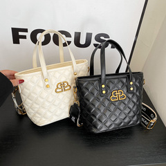 女士包包2024新款潮高級感時尚手提菜籃子水桶包女斜跨小香風小包