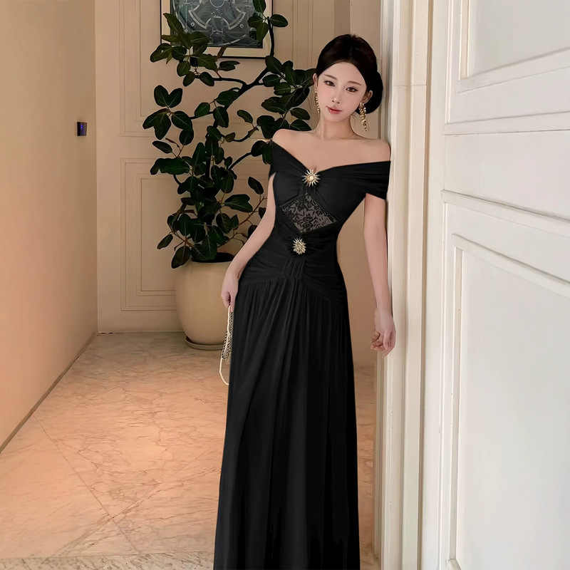 Hepburn-Style Little Black Dress with a High-End Feel, Mature and Elegant One-Shoulder Design, Slim Fit, Bodycon Long Dress, High-End Exquisite Gown Dress