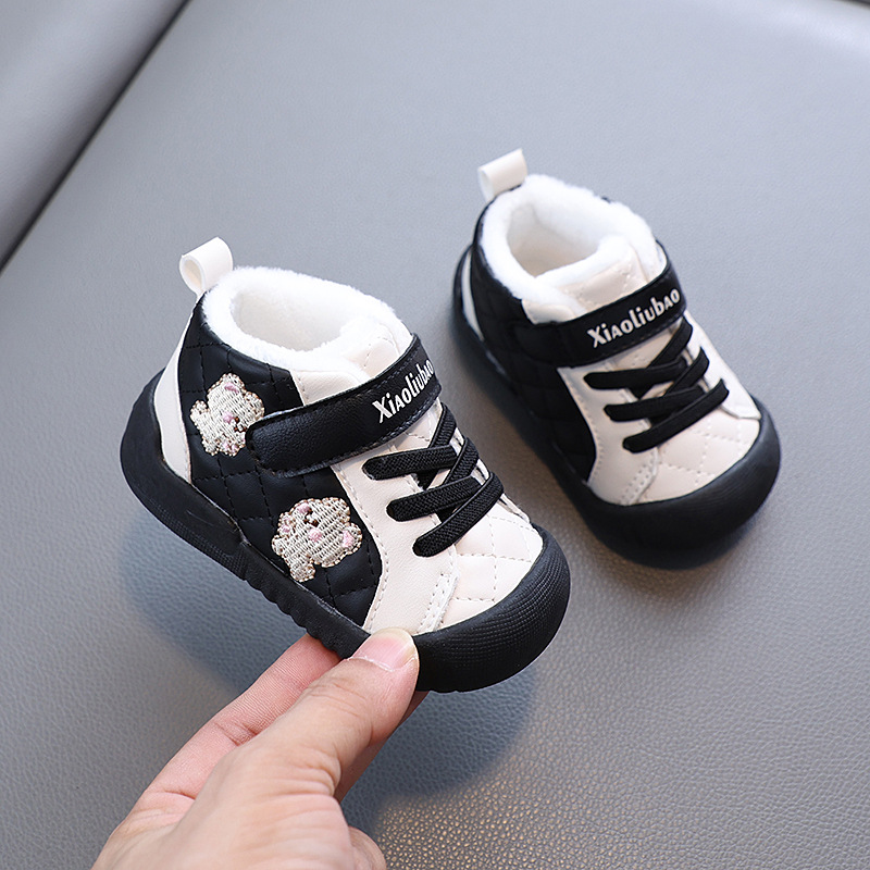 2024 nuevos zapatos de invierno para niños pequeños, dos zapatos de bebé de algodón para niños, suela suave, zapatos de algodón cómodos, zapatos calientes de dibujos animados para niños