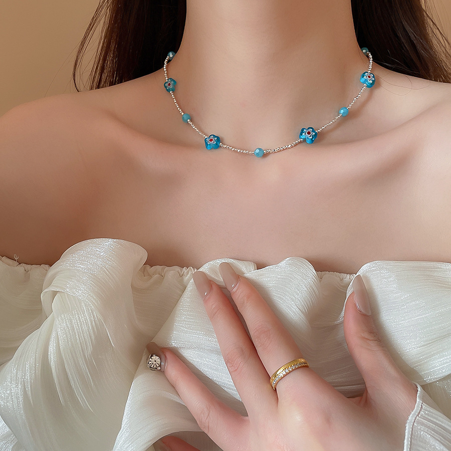 Collar con colgante de cuentas de estrella de color de verano, dulce femenino, pequeña cadena de clavícula fresca, estilo de vacaciones, collar de todo fósforo de nicho