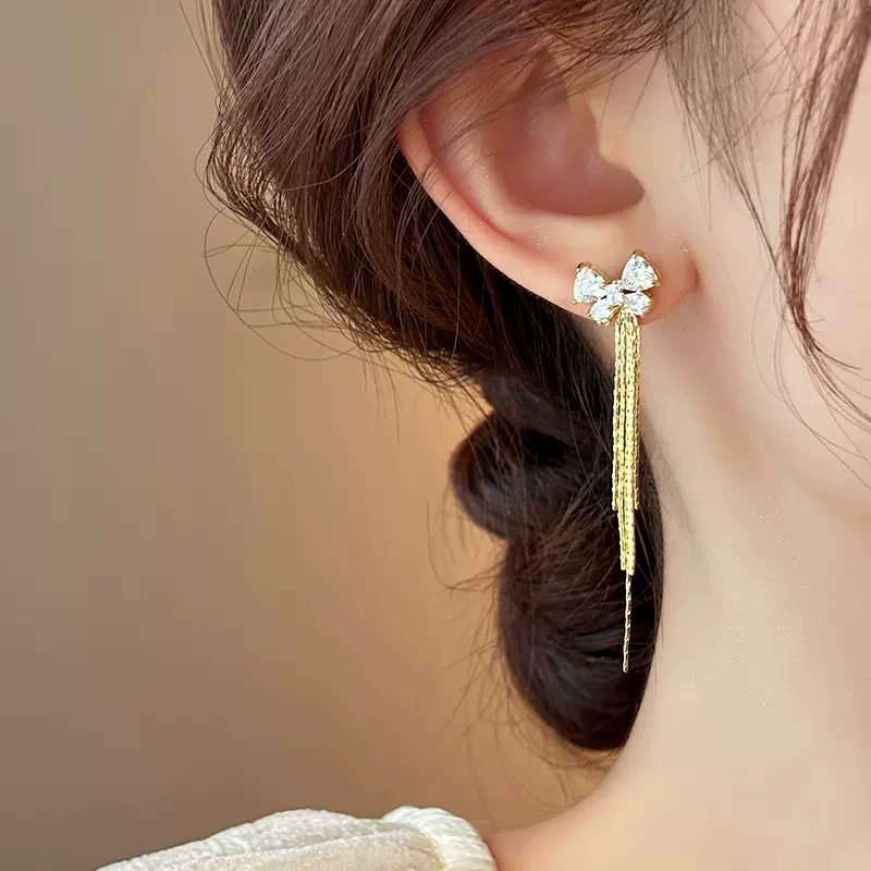 Golden earrings with bow, high-end, light luxury style