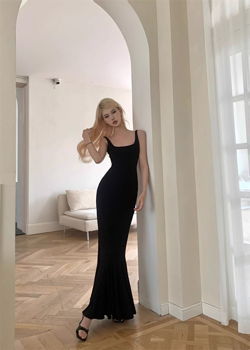 黑色纯欲风性感吊带连衣裙女法式感步步生莲鱼尾包臀长裙子