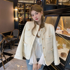 フランス風の小さい香りの風の短いタイプの白いコートの女性の秋冬のゆったりしている名媛の気質の高級感の上着の女性の新型