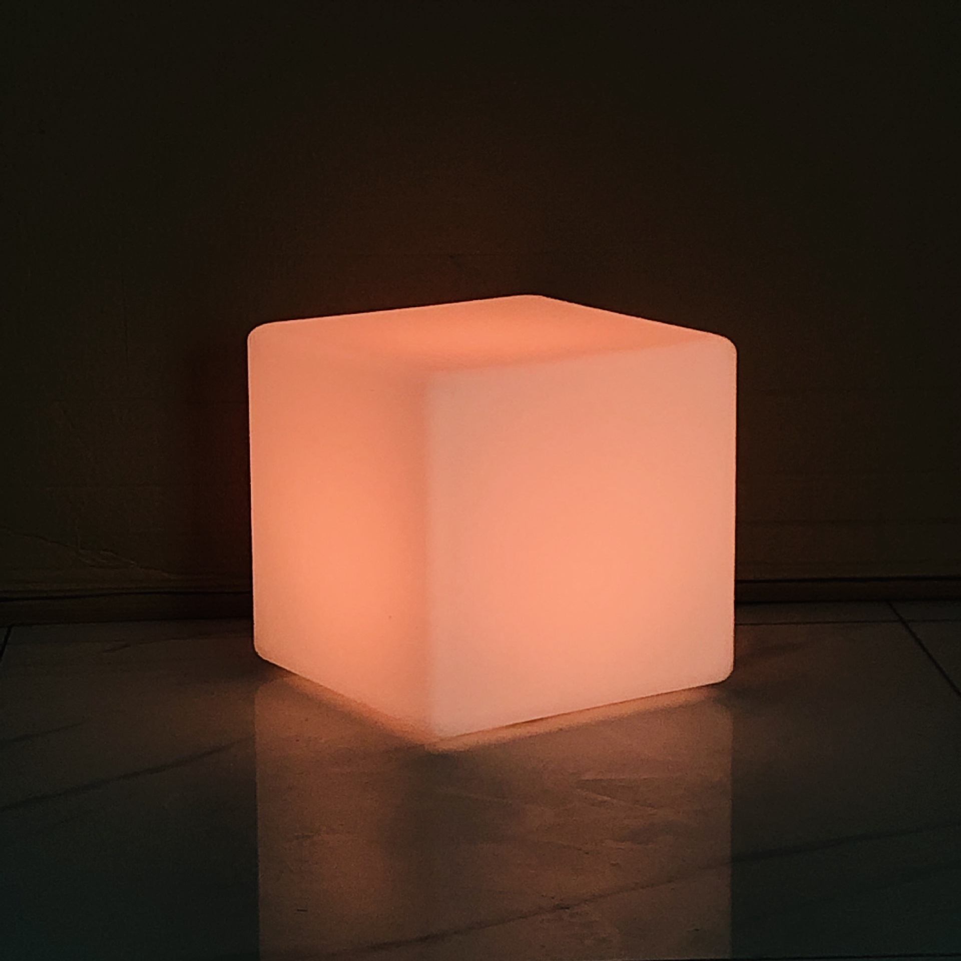 Transfronterizo LED iluminante taburete cubico decoración muebles de patio al aire libre impermeable KTV colorido taburete cuadrado recargable